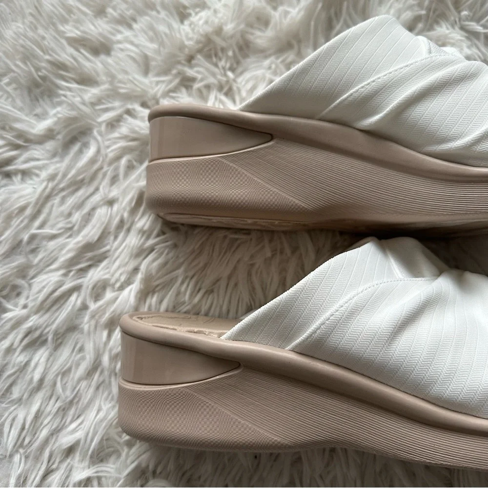 Lifestride Bzees Smile Wedge Sandal White New In Box Size 11 - Picture 4 of 9